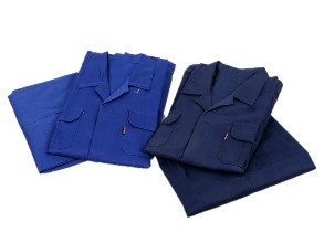 工作�? /> 
</p>
<p>
	<br />
</p>
<p>
	1.全棉作业服的保养�Q?br />
<br />
如果是棉麻资料的作业服，必定要留意防潮防霉，作业服怎么�q�行日常的保��d���Q�就必定要留意醋�Q�由于醋是会(x��)�Ҏ(gu��)���l�品形成腐蚀的，保藏前要�z�净�Q�晒�q�Ӏ�还有像是一些果汁或者是其他的酸性物质都是需求留意的�Q�如果不���心感染了的话，保藏也要留意按色彩深���分�c�M��藏，免的�怺�染色�Q�那���p��立即用清水来处理�Q�不然的话时��M��了就�?x��)清�z�不掉�?br />
<br />
2.作业服的清洗�Q?br />
<br />
如果是丝�l�的作业服，丝绸的要点也是防潮，它比奛_��子还娇气。，淡色的一些作业服的话�z�的比较久就�?x��)呈现掉色的现象�Q�我们的作业服才不会(x��)�׃��我们的错误做法而减短他们的寿数�Q�如果是�q�样的话�Q�那么就可以再水中加一些清�z�剂�Q�然后跑半个���时左右�Q�然后再用清水来�q�行清洗�Q�期望大安���做好作业服的保养�Q�每天都�I�着新的���服�Q�轻松作业�?</p>
<p>
	<br />
</p>
<p>
	<br />
	<div>
		<br />
	</div>
</p>
<p>
	<br />
</p>
<p>
	<br />
</p> 
						   </p>
					</div>
					  <p>发布旉����Q?017-08-18 </p>
                    <p>来源�Q?a href='http://cqmaimai.cn/news/22.html'>http://cqmaimai.cn/news/22.html</a></p>
          
					<ul class=